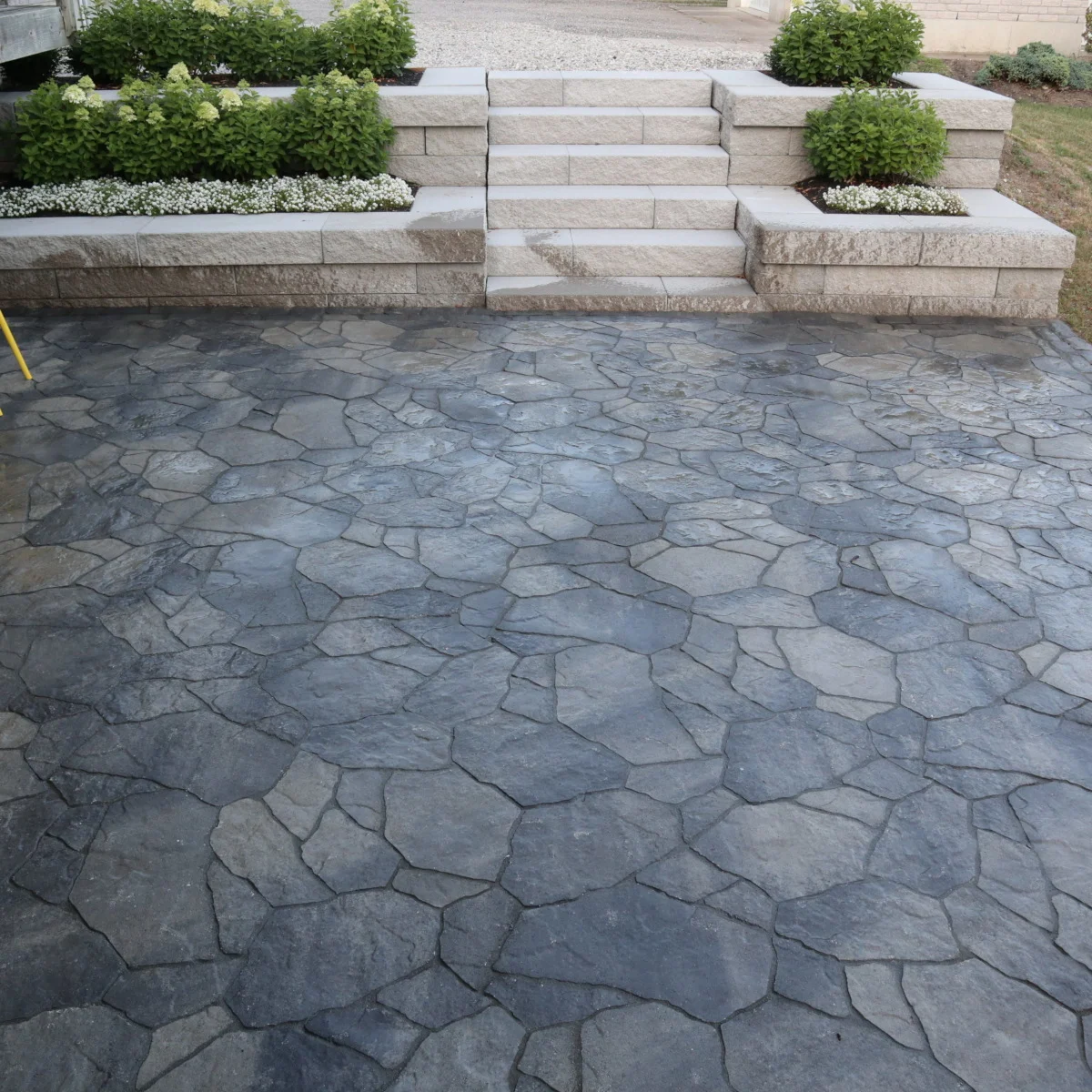 Permacon Rosebel patio and sailor course of Permacon Vendome Woodstock